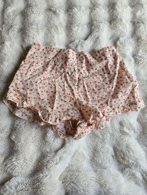 Sky and Sparrow Cream Floral Ruffle Lounge Shorts
